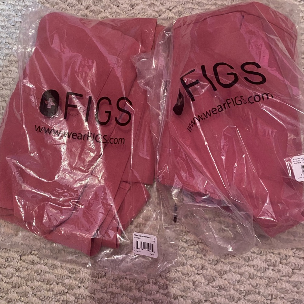 Women’s Figs scrubs